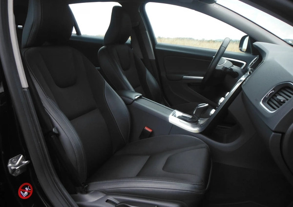 Volvo V60 Cross Country cena 73000 przebieg: 183000, rok produkcji 2017 z Dąbrowa Tarnowska małe 596